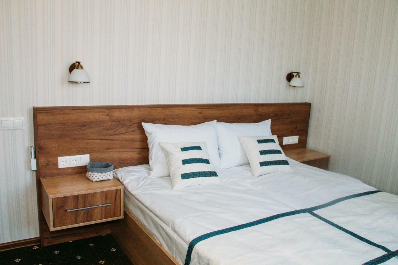 Rioro Hotel Myrhorod Bagian luar foto