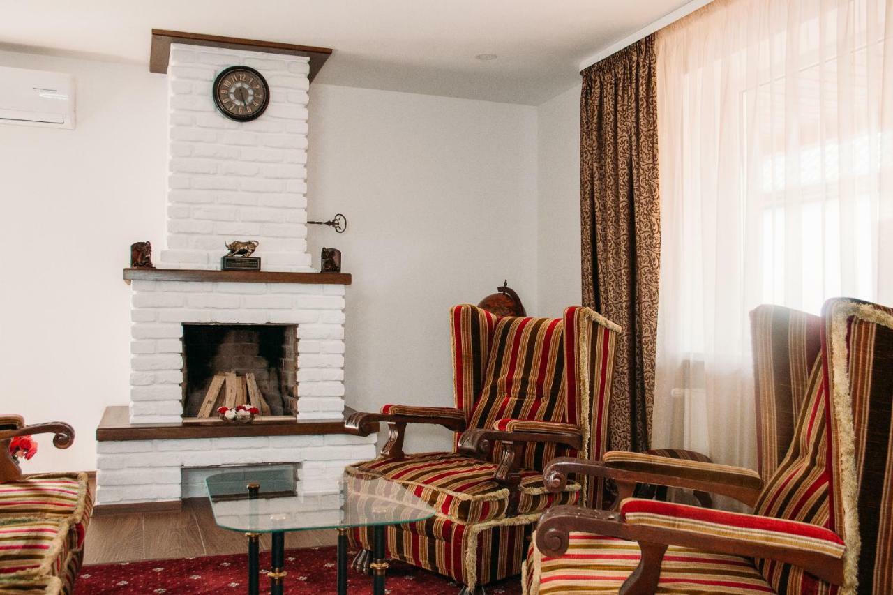 Rioro Hotel Myrhorod Bagian luar foto