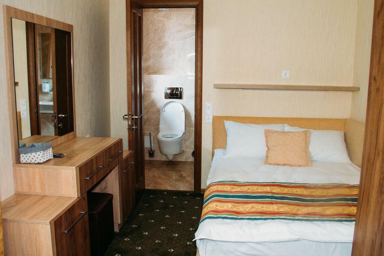Rioro Hotel Myrhorod Bagian luar foto