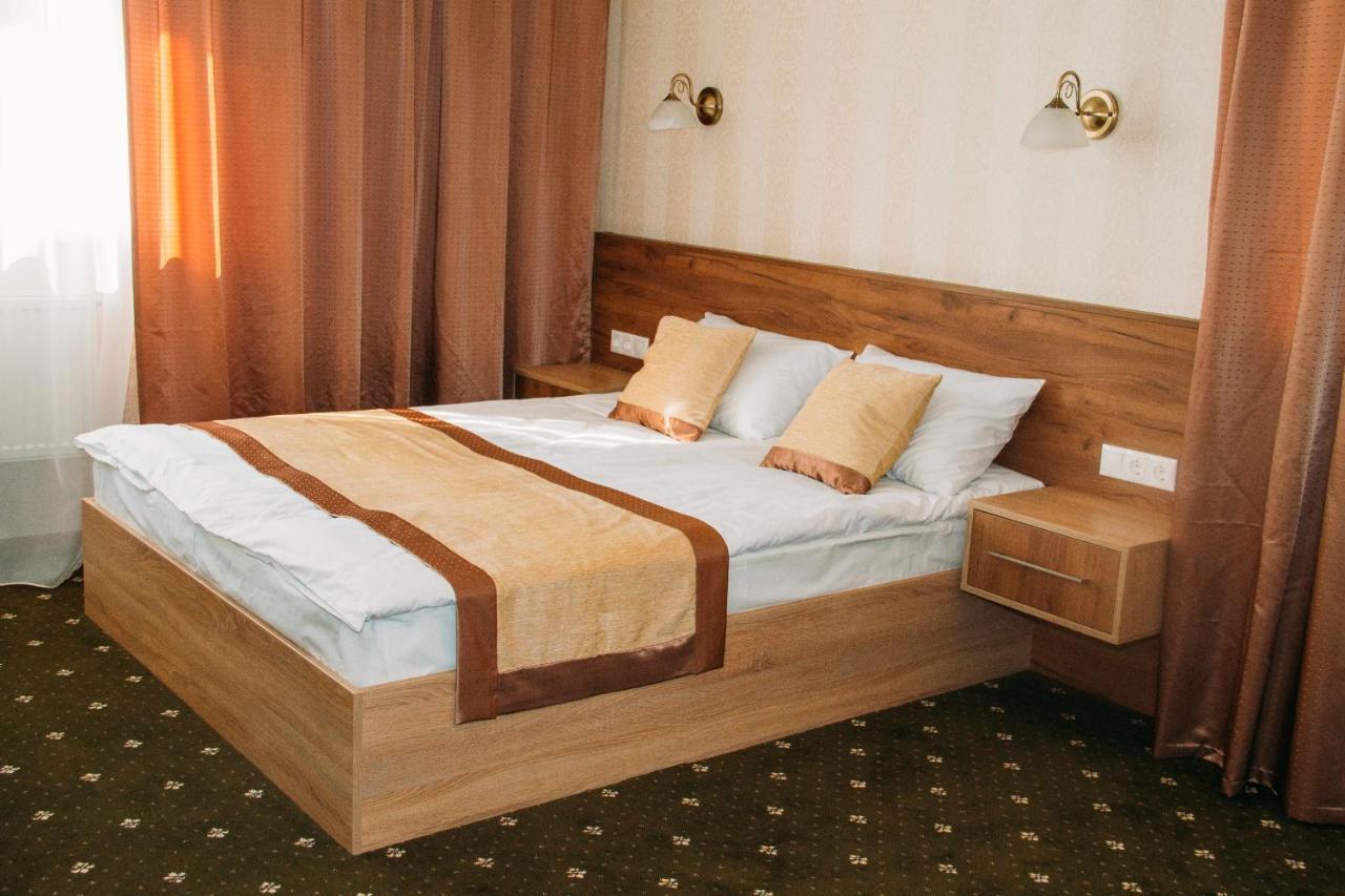 Rioro Hotel Myrhorod Bagian luar foto