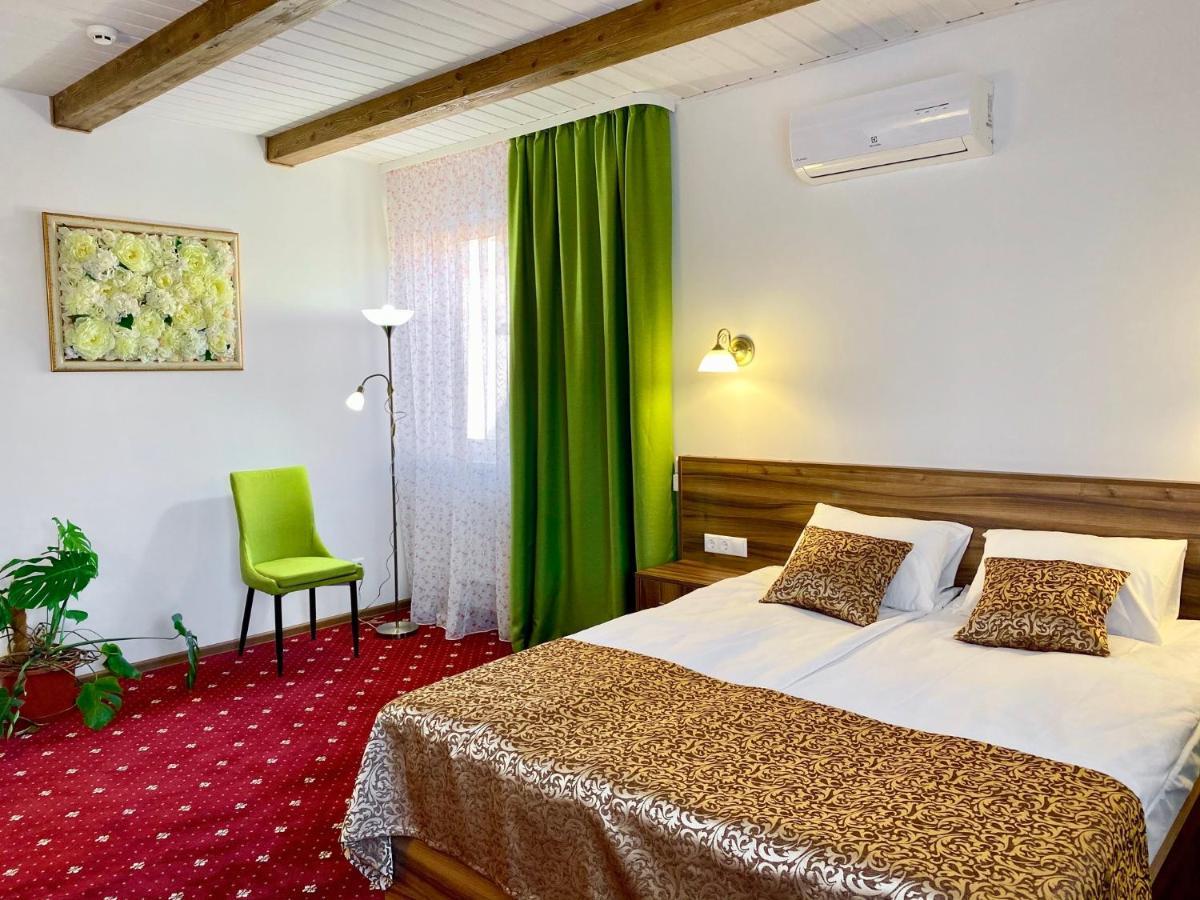 Rioro Hotel Myrhorod Bagian luar foto